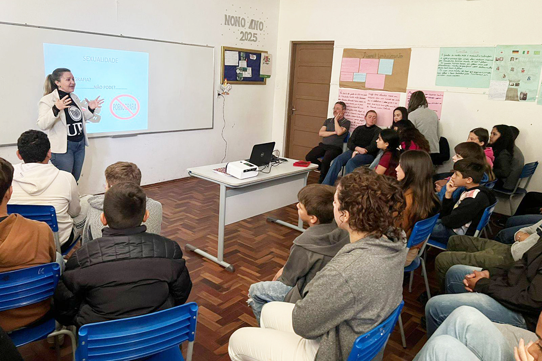 Capa Palestra em Caiçara discute sexualidade na adolescência com alunos