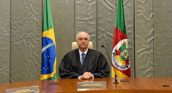 Capa Francisco José Moesch toma posse como novo presidente do TRE-RS
