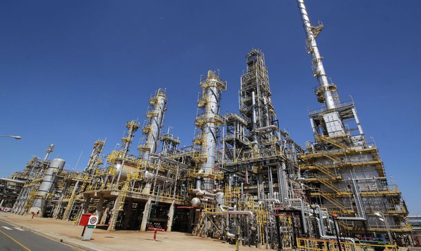 Capa Petrobras reduz preço da gasolina em R$ 0,20 por litro nas refinarias