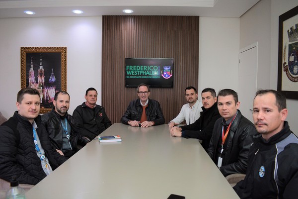 Capa Prefeito Panosso se reúne com representante do Sesc/RS