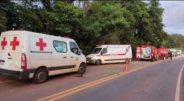Capa Acidente grave com ônibus mata sete e deixa 13 feridos no Paraná