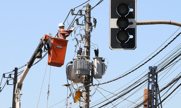 Capa Companhia de energia elétrica do RS é comprada por R$ 928 milhões