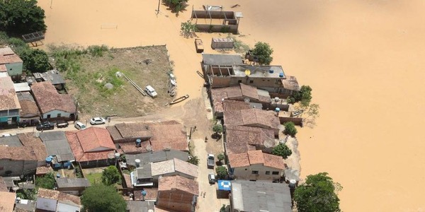 Capa Governo deve enviar 90 médicos a regiões atingidas por chuvas na Bahia