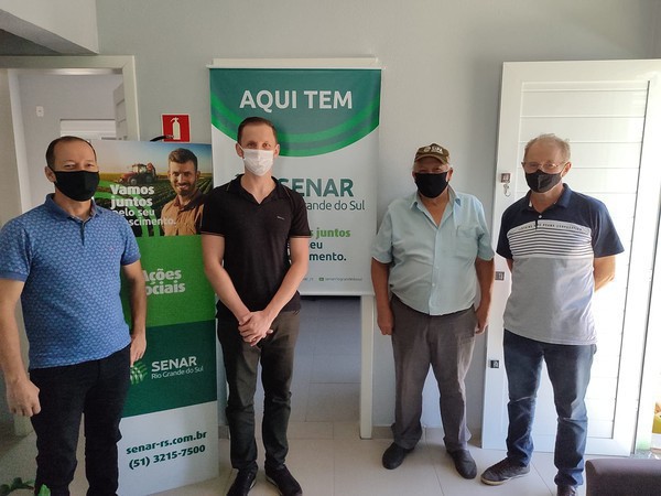 Capa Leandro Mazzutti conhece demandas do Sindicato Rural