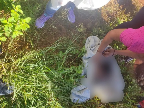 Capa Mãe de bebê resgatada em latrina nega autoria do ato