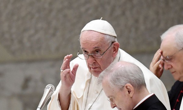 Capa Papa Francisco empossa 20 novos cardeais