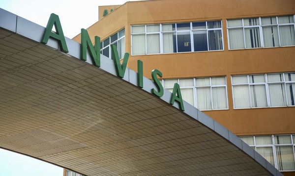 Capa Incor pede autorização à Anvisa para testes clínicos de vacina spray