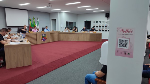 Capa FW: Legislativo aprova abono salarial para professores