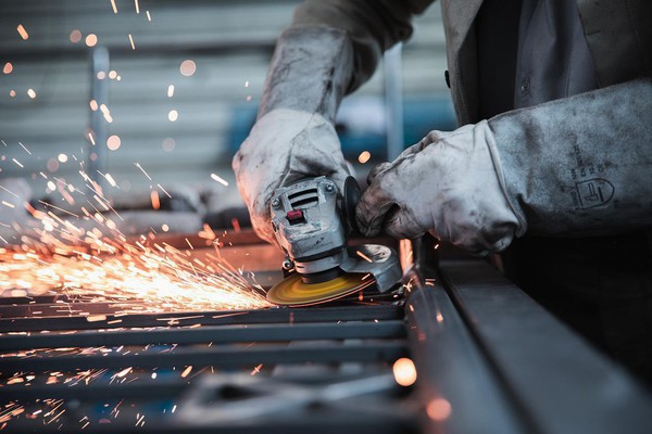 Capa IBGE: produção industrial sobe 0,6% em julho
