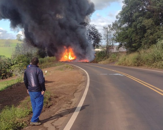 Capa Bombeiros de FW atendem ocorrência de incêndio em caminhão