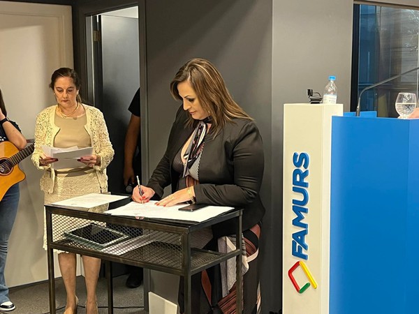 Capa Nirlene Boeri toma posse no CEEd/RS representando a Undime-RS
