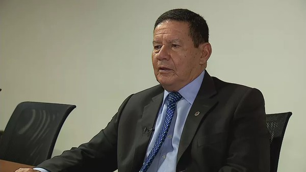 Capa 'Erro de preenchimento', diz Mourão após mudança de indígena para branco na Justiça Eleitoral