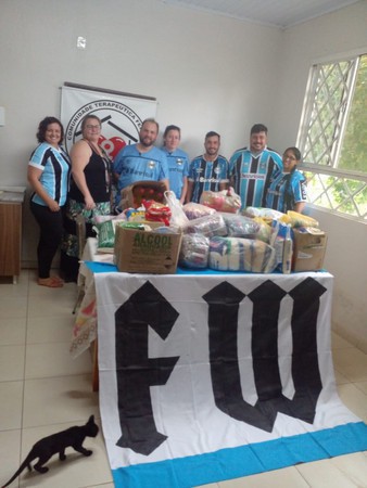 Capa Consulados do Grêmio de FW entregam alimentos arrecadados