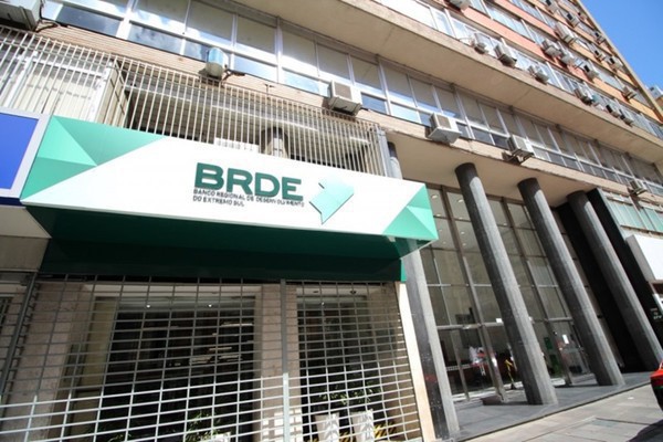 Capa BRDE disponibiliza R$ 920 milhões a pequenas empresas do RS durante a pandemia