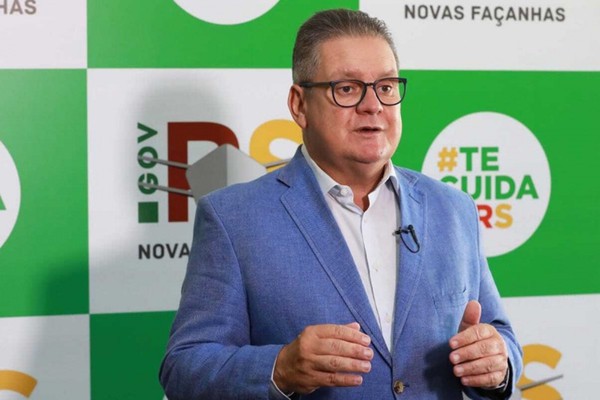 Capa Legislativo de FW participa de ato com o Governador na Expofred