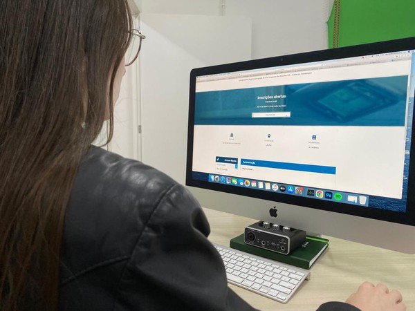 Capa URI/FW lança cinco cursos de pós-graduação EaD