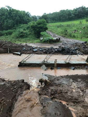 Capa Chuva forte causa estragos em Vista Alegre