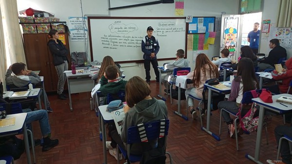 Capa Departamento de Trânsito de FW desenvolve ações nas escolas
