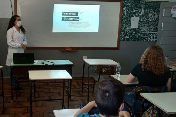Capa Na URI, a teoria e a prática andam juntas