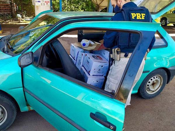 Capa PRF prende casal com mais de 250 litros de agrotóxico contrabandeado em Sarandi