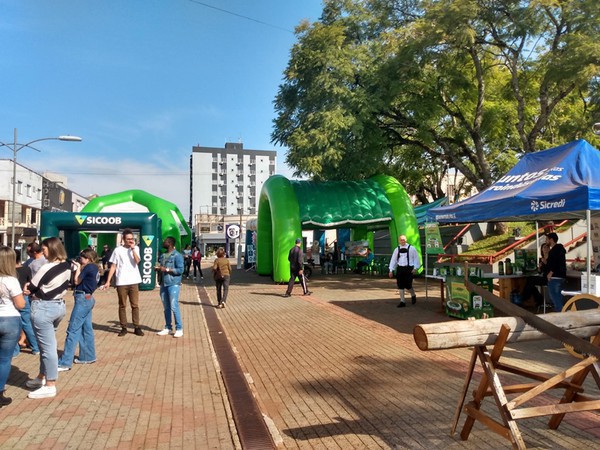 Capa Cooperativismo regional é destaque em feira