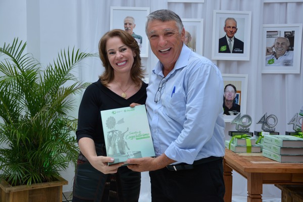 Capa Sicredi valoriza os sócios-fundadores e eterniza sua história