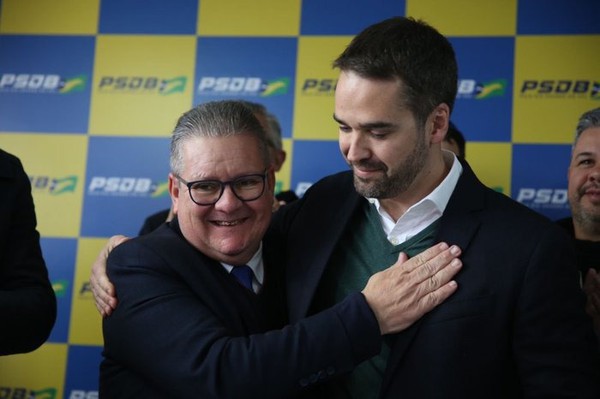 Capa Eduardo Leite concede entrevista ao Complexo LA