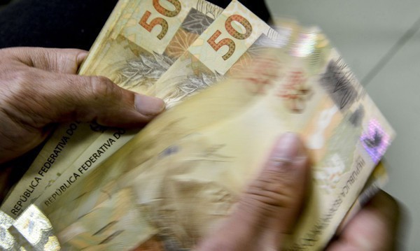 Capa Orçamento de 2023 prevê salário mínimo de R$ 1.302
