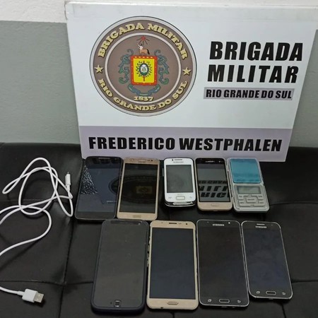 Capa Brigada prende homem arremessando celulares para dentro do presídio de FW
