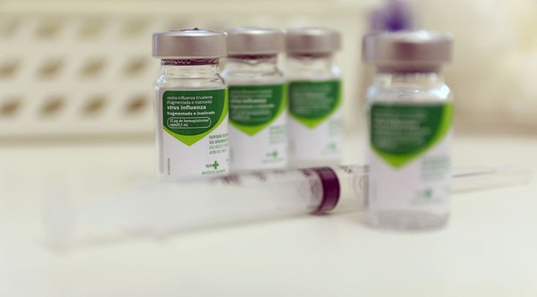 Capa Butantan diz que atual vacina da gripe oferece proteção cruzada contra H3N2