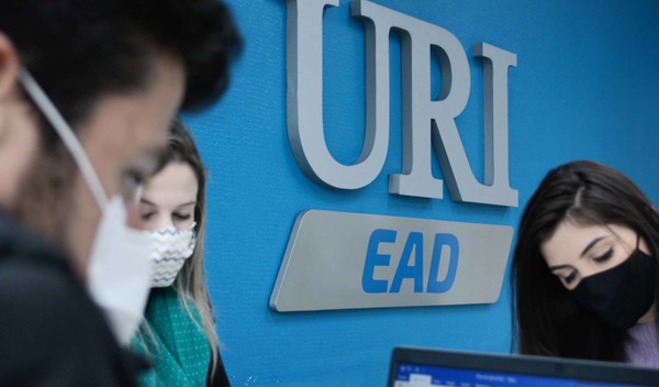 Capa Matrículas abertas para graduação EaD na URI/FW