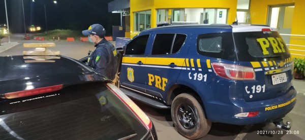 Capa PRF prende dois traficantes em Ijuí