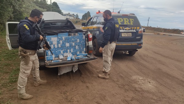 Capa Dois homens são presos por contrabando de cigarros