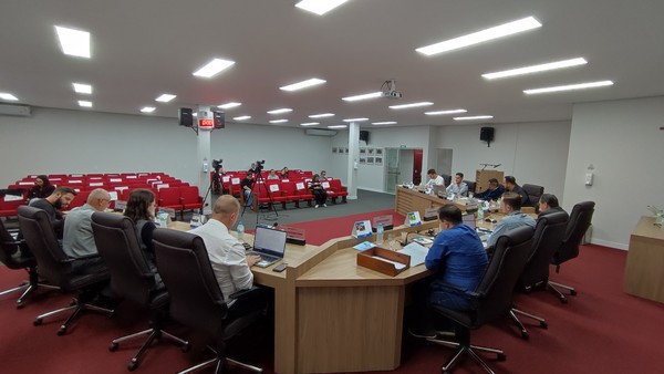 Capa FW: vereadores aprovam reajuste aos estagiários da Câmara