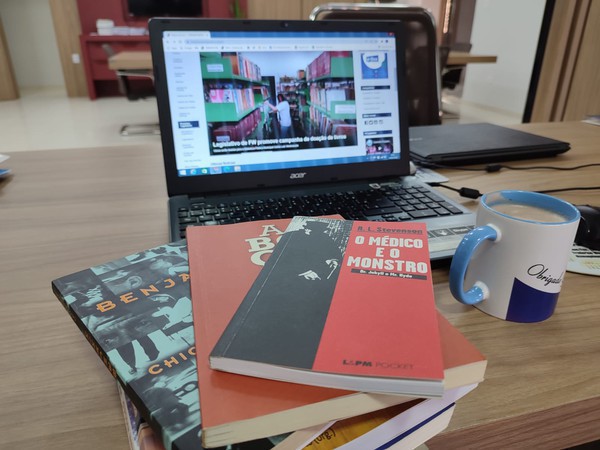 Capa Campanha de arrecadação de livros prossegue até dia 25