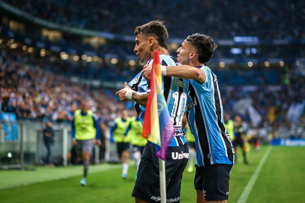 Capa Grêmio vence Náutico e se consolida no G4 da Série B