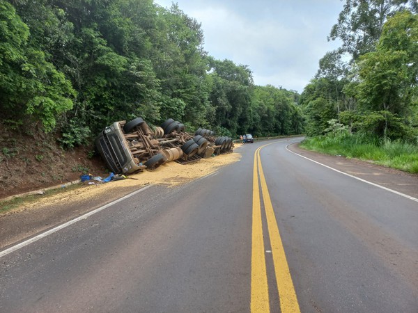 Capa Carreta tomba no Km 18 da BR-386