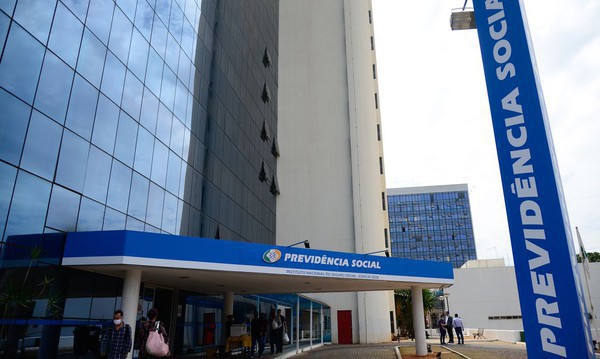 Capa INSS: 95 mil beneficiários têm até sexta para agendar perícia médica