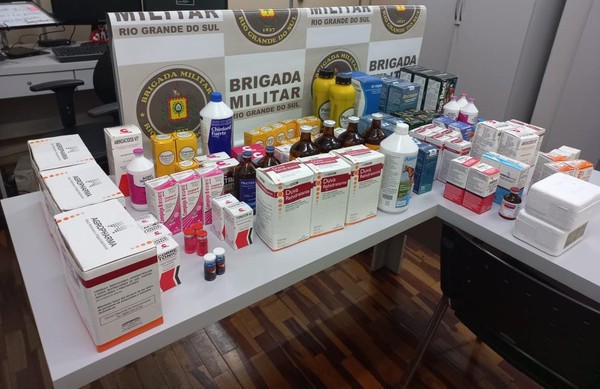 Capa BM prende homem transportando produtos contrabandeados