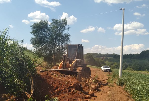 Capa FW: Secretaria de Agricultura realiza serviços no interior