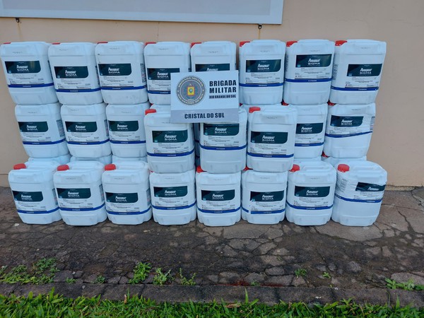 Capa BM apreende 35 galões de agrotóxicos em Cristal do Sul