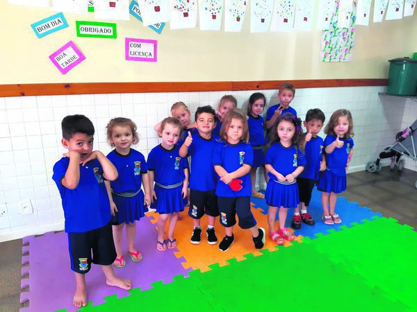 Capa Rodeio Bonito: alunos da rede municipal recebem uniformes escolares