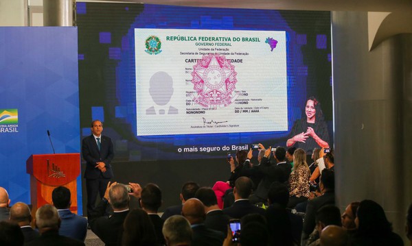 Capa Lançada a identidade nacional com todas as informações do cidadão