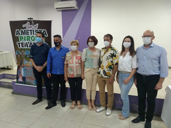 Capa Grupo Rosa Sul apresenta Ametista Parque Temático