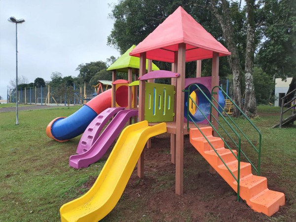 Capa Seberi adquire brinquedos para praças de lazer