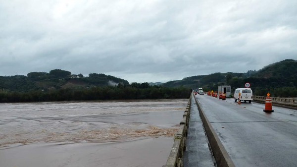 Capa Região: alerta devido à elevação do nível do Rio Uruguai