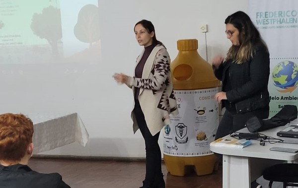 Capa FW: Projeto de descarte de resíduos é desenvolvido nas escolas