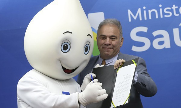 Capa Ministro da Saúde oficializa fim de emergência sanitária