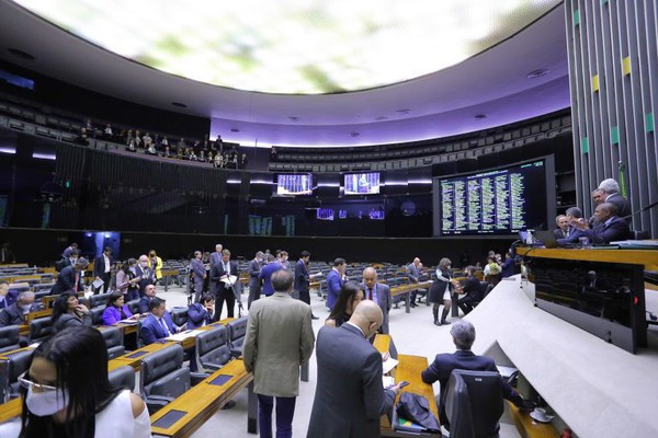Capa Câmara pode votar PECs do estado de emergência e do piso da enfermagem nesta terça-feira