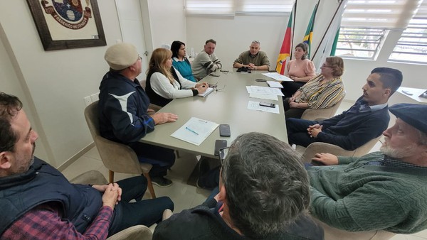 Capa Reunião debate organização da Semana Farroupilha